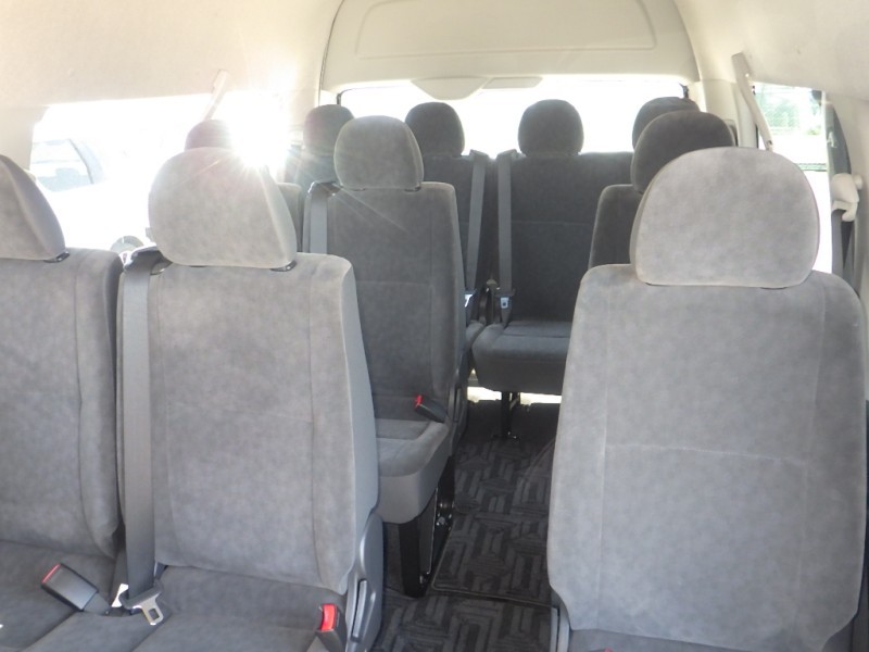 TOYOTA HIACE COMMUTER 2026/3