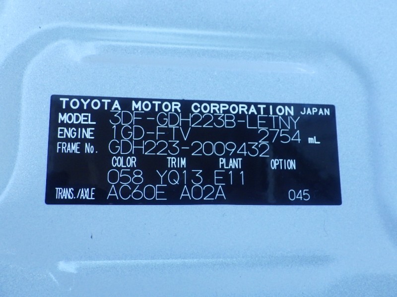 TOYOTA HIACE COMMUTER 2026/3