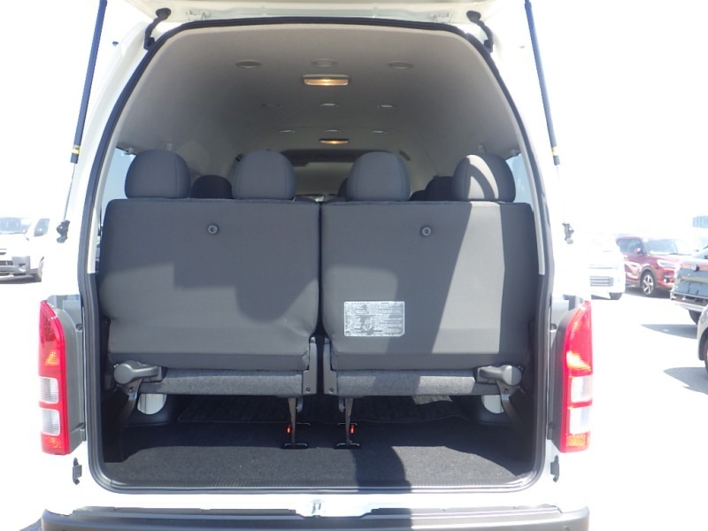 TOYOTA HIACE COMMUTER 2026/3