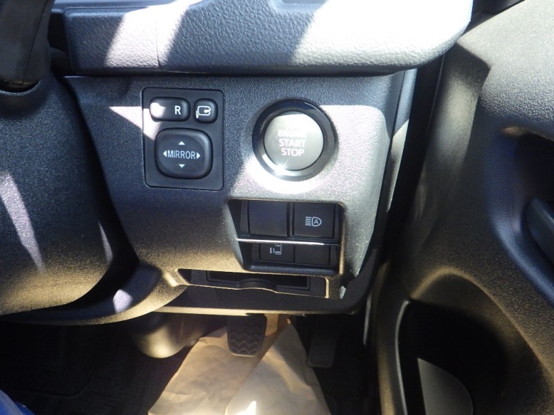 TOYOTA HIACE COMMUTER 2026/3