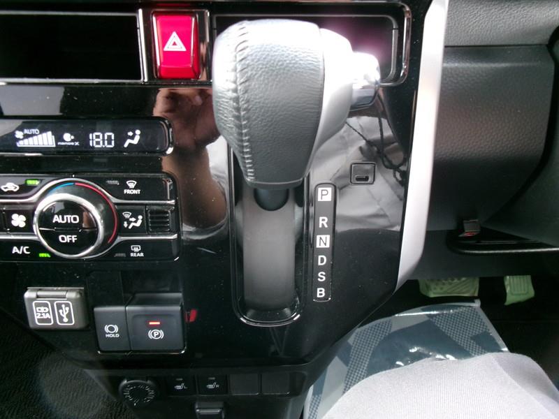 TOYOTA ROOMY 2022/9
