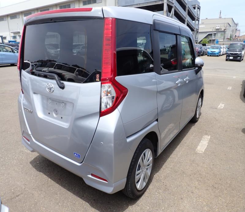 TOYOTA ROOMY 2022/10