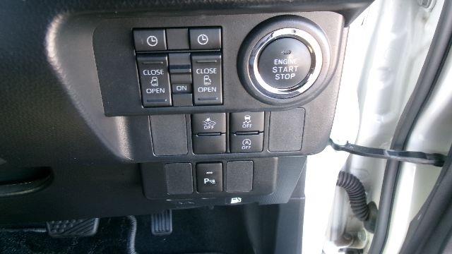 TOYOTA ROOMY 2022/10