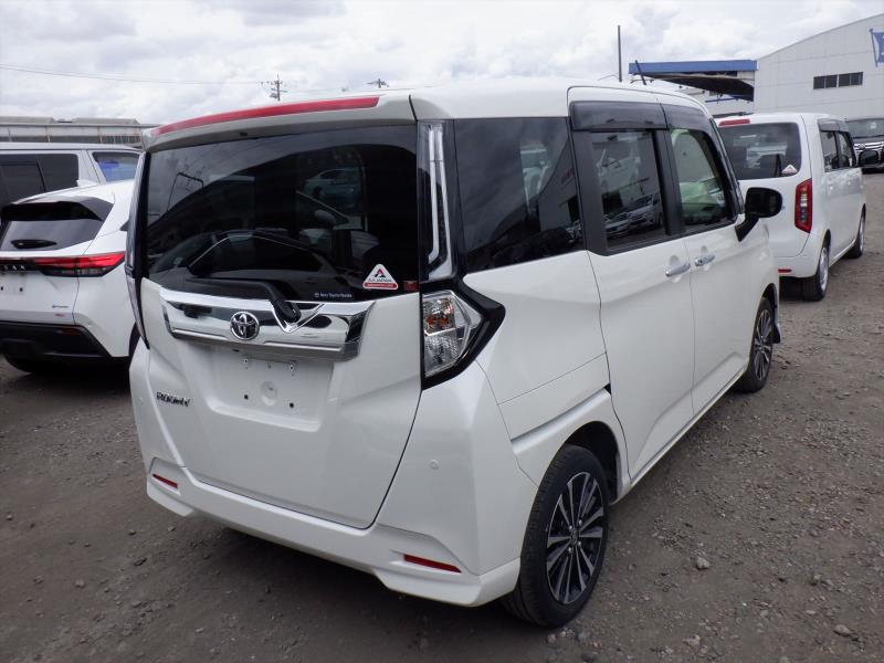 TOYOTA ROOMY 2023/8