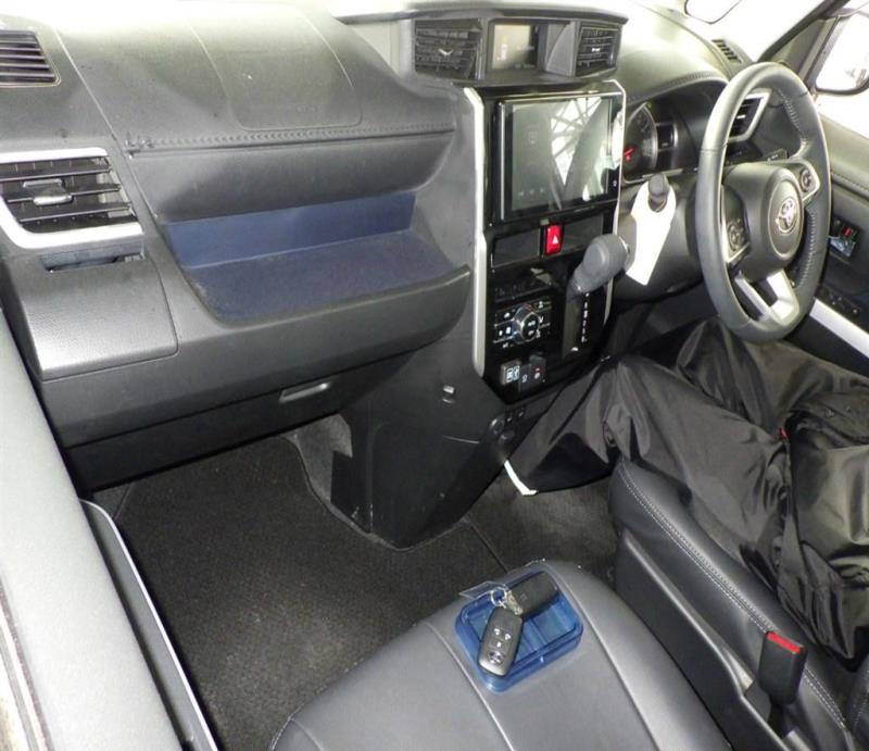 TOYOTA ROOMY 2023/11