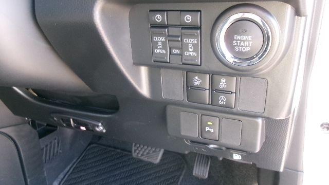 TOYOTA ROOMY 2024/10