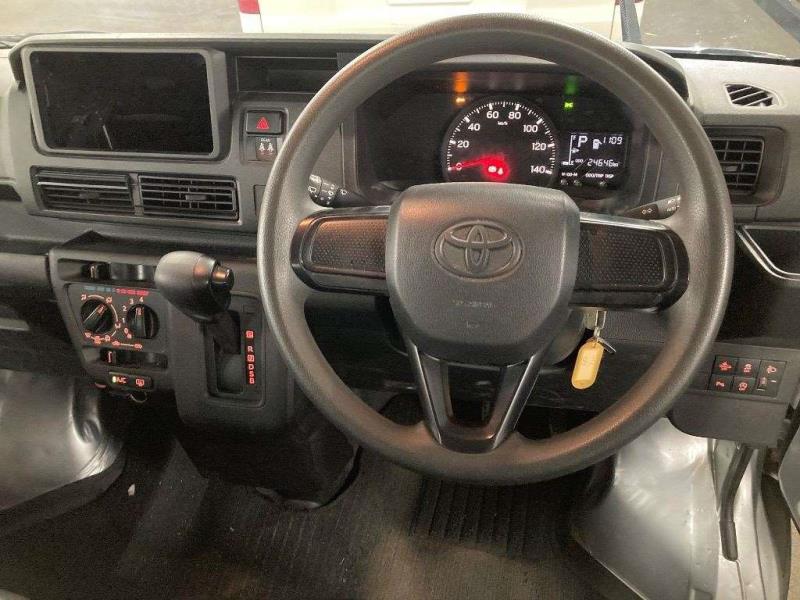 TOYOTA PIXIS 2023/1